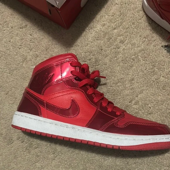 Jordan Red Sneakers High-Top Patent Leather - Picture 5 of 17